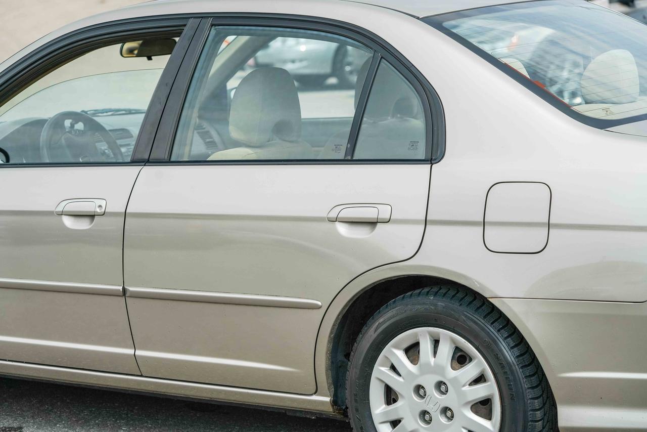 2004 Honda Civic LX Photo