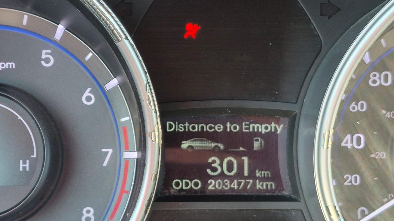 2011 Hyundai Sonata GL, AUTO, NEW ENGINE, 2 SETS OF WHEELS, CERTIFIED Photo