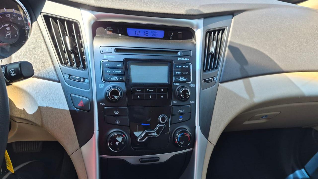 2011 Hyundai Sonata GL, AUTO, NEW ENGINE, 2 SETS OF WHEELS, CERTIFIED Photo