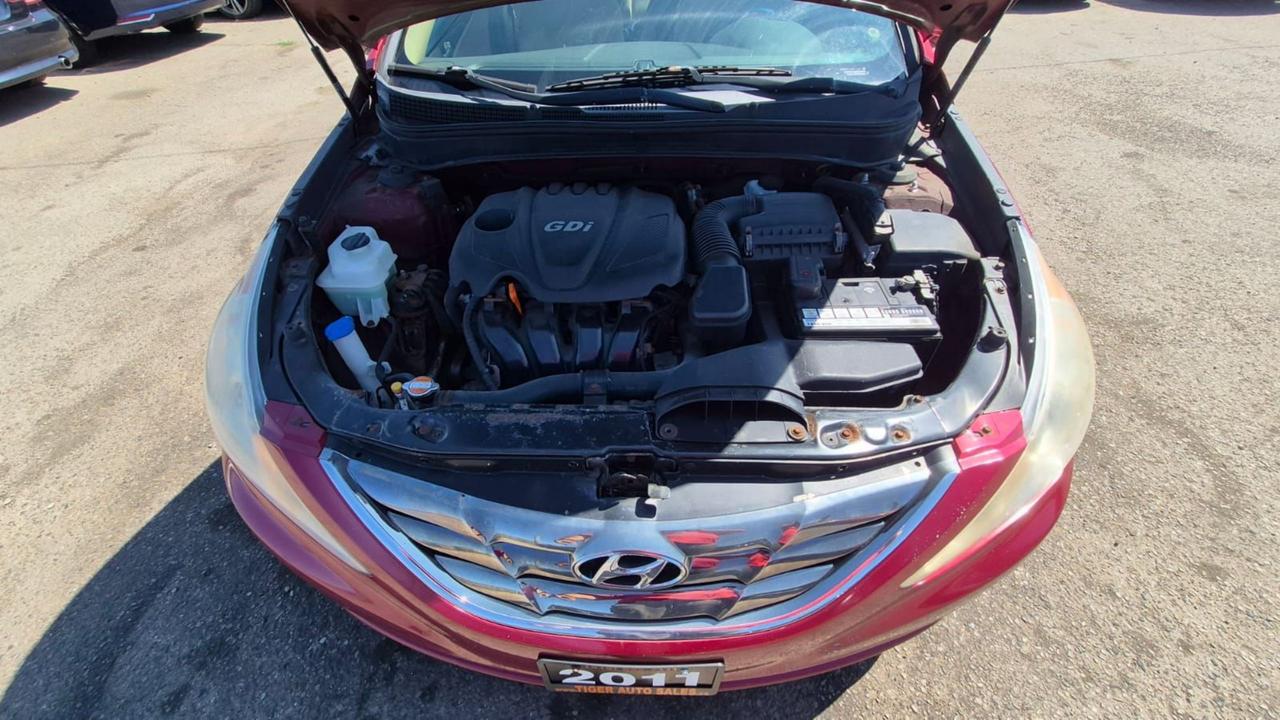2011 Hyundai Sonata GL, AUTO, NEW ENGINE, 2 SETS OF WHEELS, CERTIFIED Photo