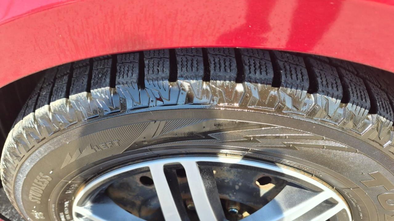 2011 Hyundai Sonata GL, AUTO, NEW ENGINE, 2 SETS OF WHEELS, CERTIFIED Photo
