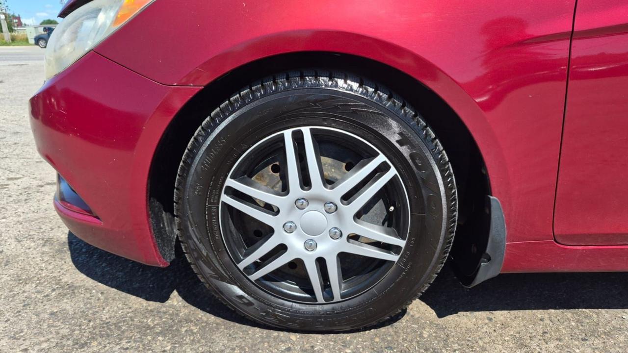 2011 Hyundai Sonata GL, AUTO, NEW ENGINE, 2 SETS OF WHEELS, CERTIFIED Photo