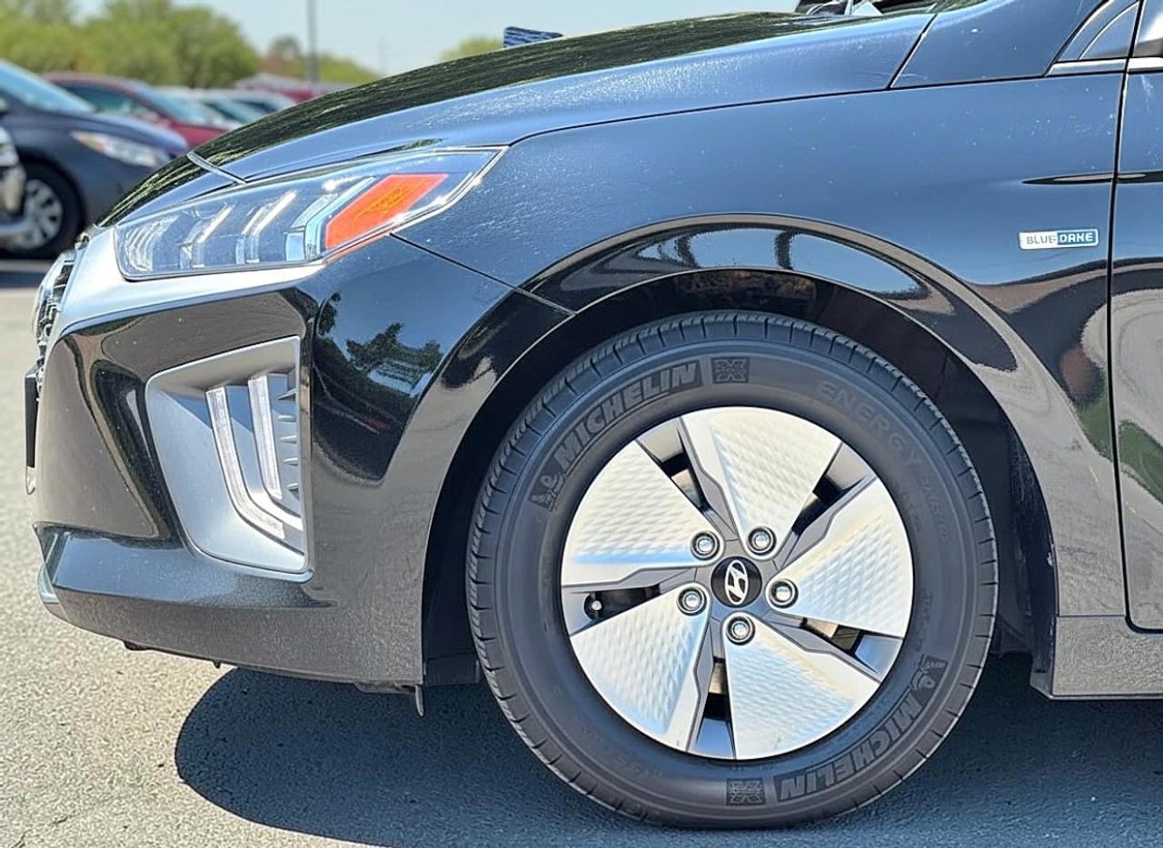 2020 Hyundai IONIQ SEL Photo