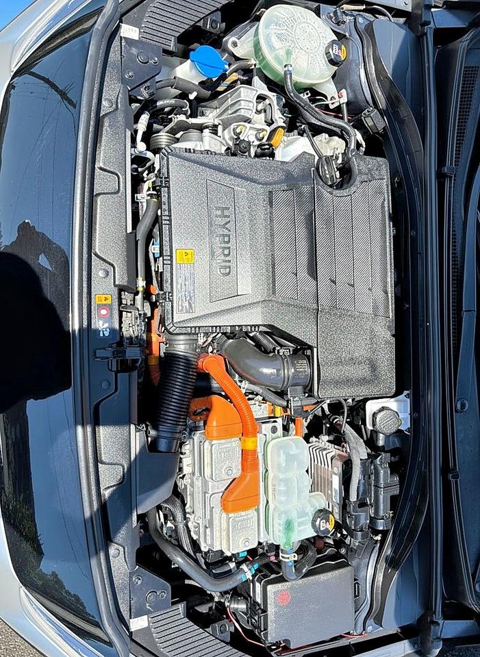 2020 Hyundai IONIQ SEL Photo
