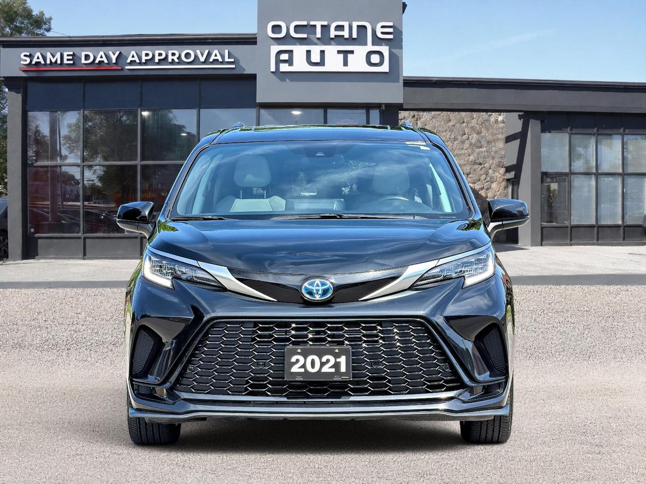 2021 Toyota Sienna XSE 7-Passenger FWD Photo
