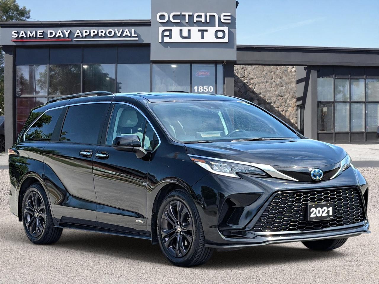 2021 Toyota Sienna XSE 7-Passenger FWD Photo