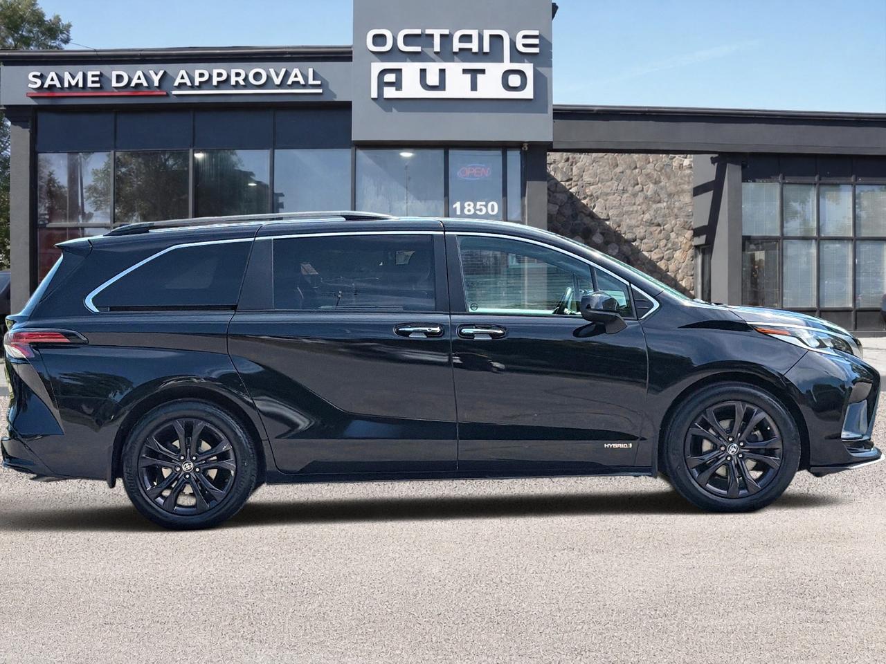 2021 Toyota Sienna XSE 7-Passenger FWD Photo