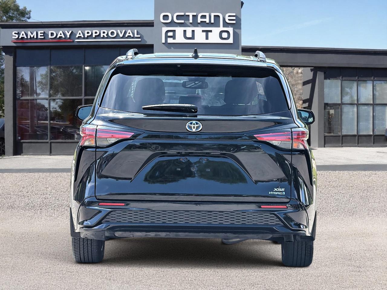 2021 Toyota Sienna XSE 7-Passenger FWD Photo
