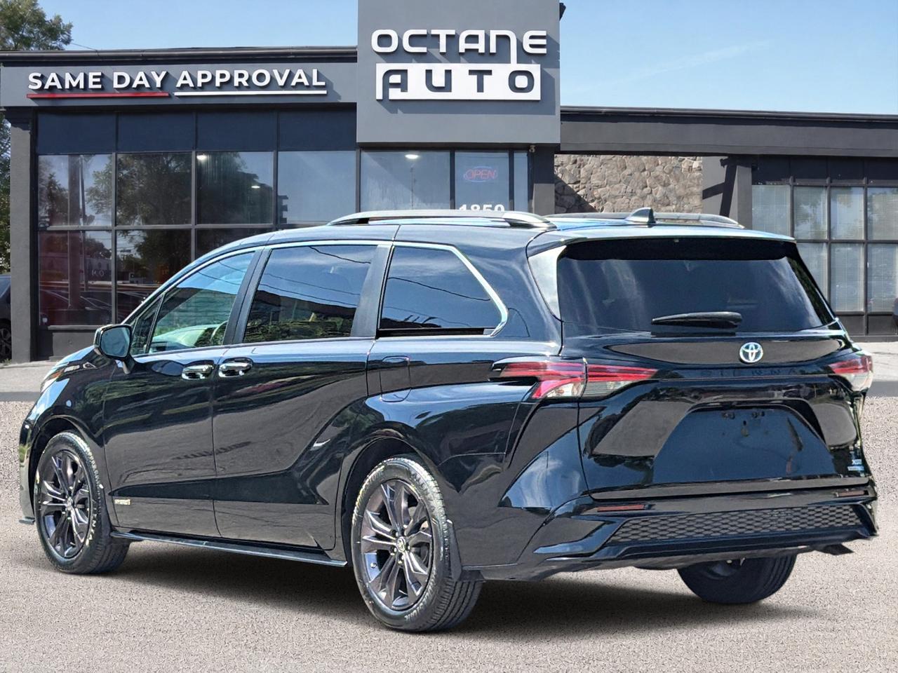 2021 Toyota Sienna XSE 7-Passenger FWD Photo