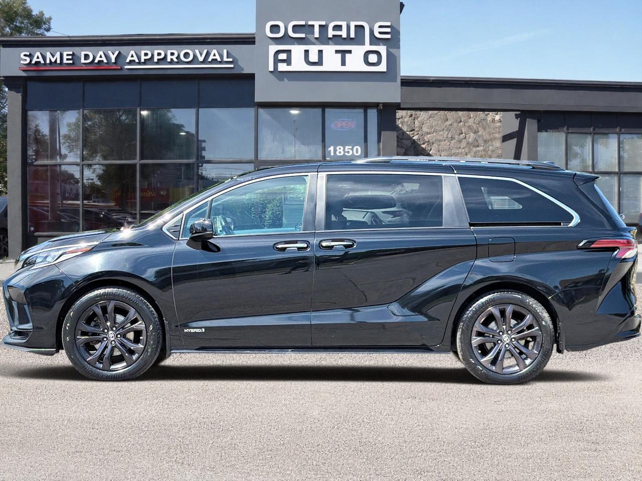 2021 Toyota Sienna XSE 7-Passenger FWD Photo