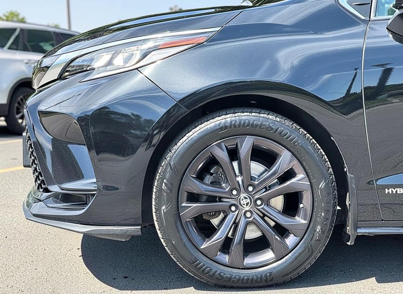 2021 Toyota Sienna XSE 7-Passenger FWD Photo