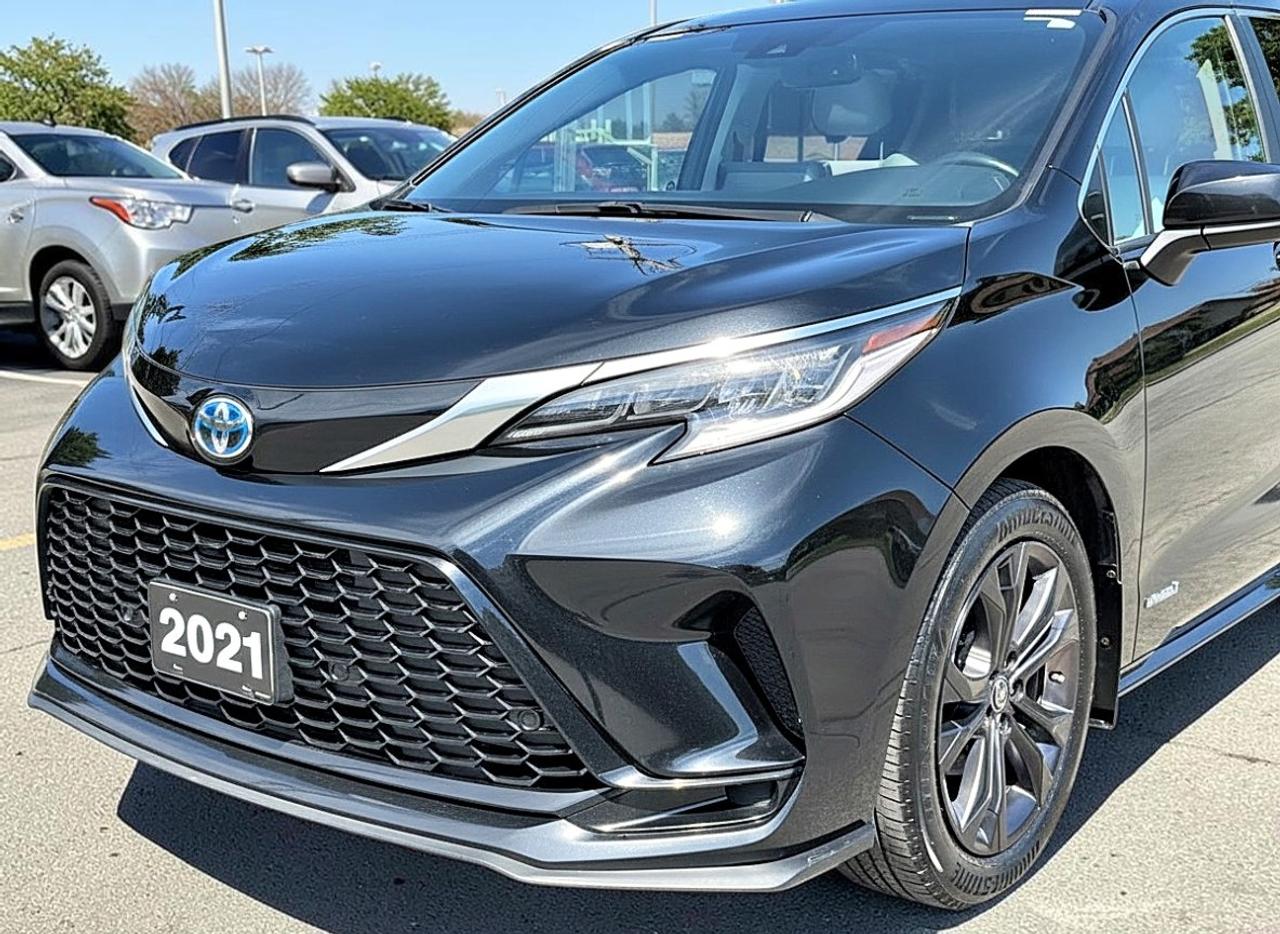 2021 Toyota Sienna XSE 7-Passenger FWD Photo
