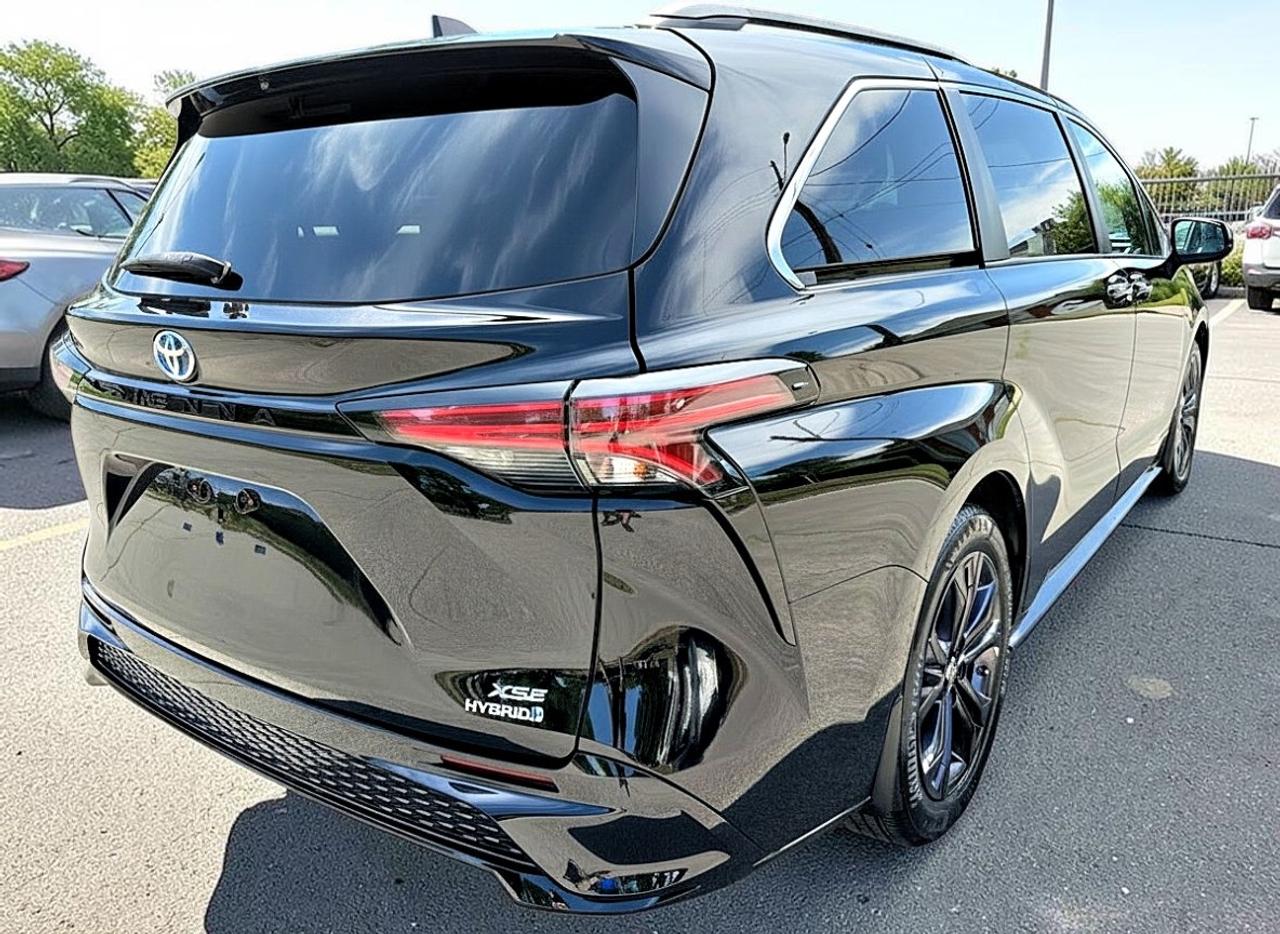 2021 Toyota Sienna XSE 7-Passenger FWD Photo