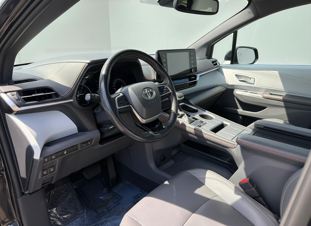2021 Toyota Sienna XSE 7-Passenger FWD Photo