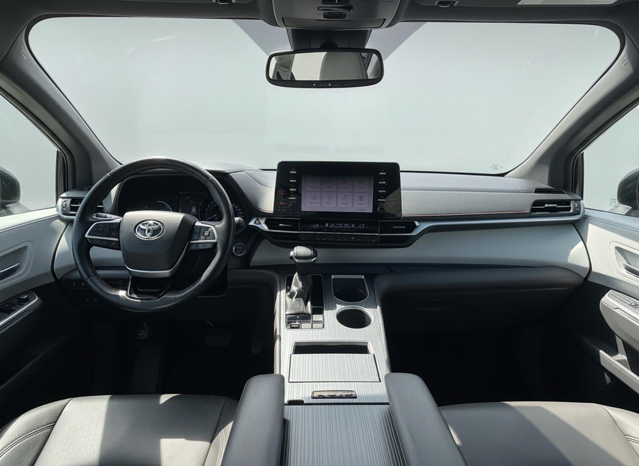 2021 Toyota Sienna XSE 7-Passenger FWD Photo