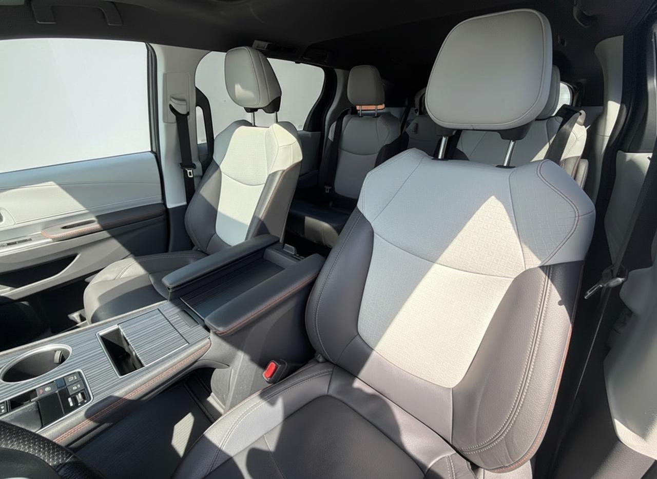2021 Toyota Sienna XSE 7-Passenger FWD Photo