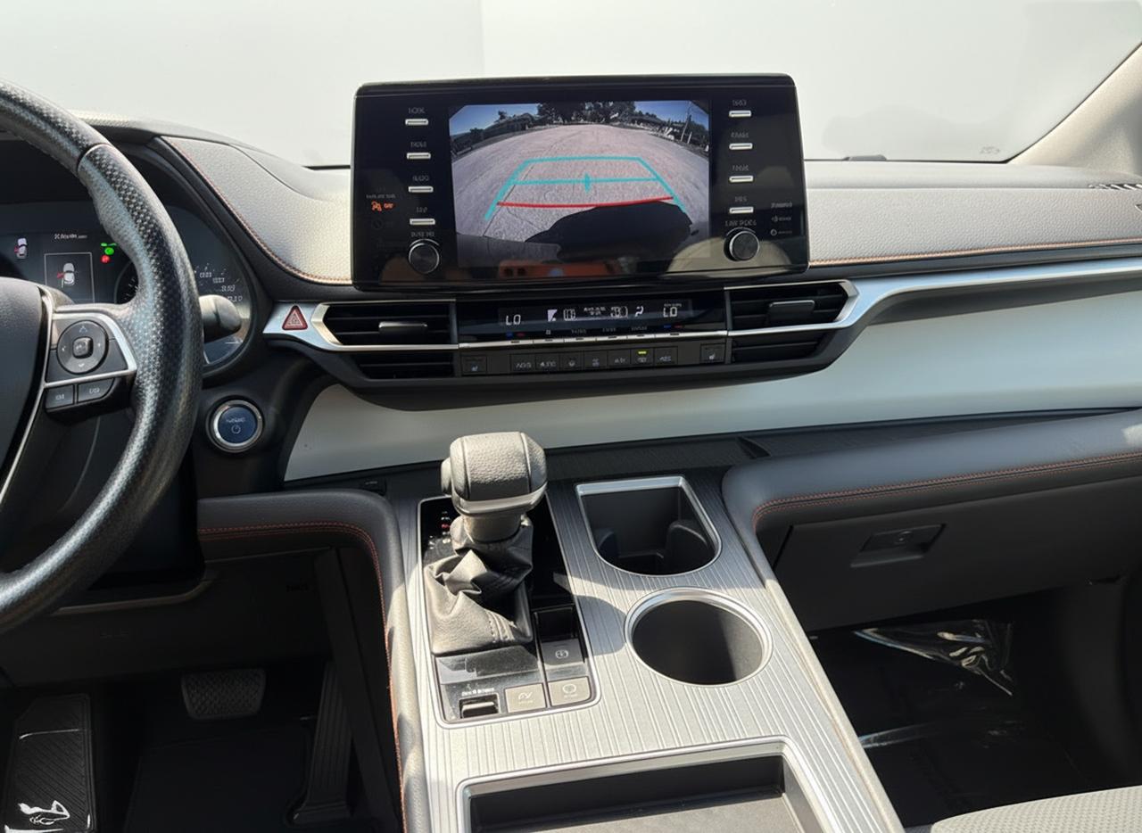 2021 Toyota Sienna XSE 7-Passenger FWD Photo