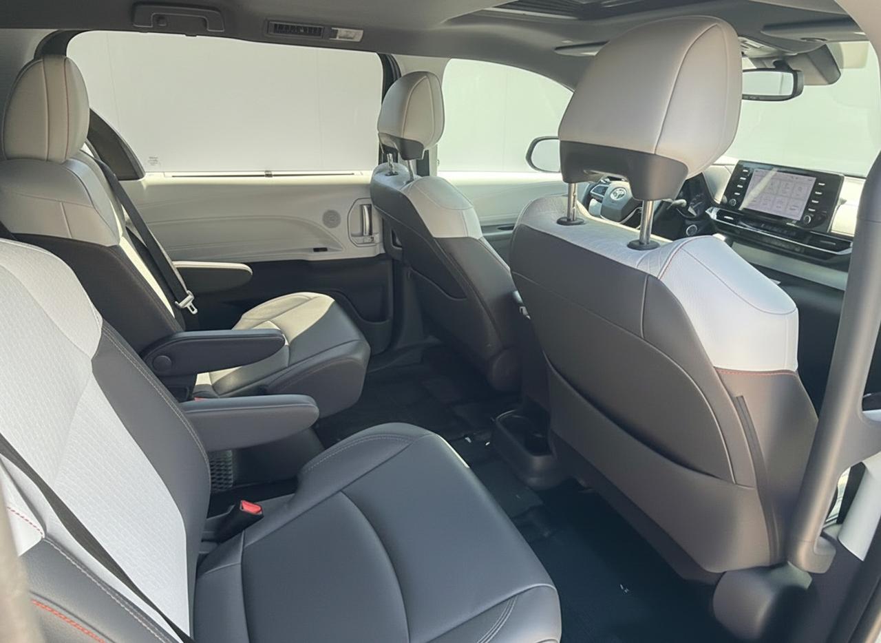 2021 Toyota Sienna XSE 7-Passenger FWD Photo