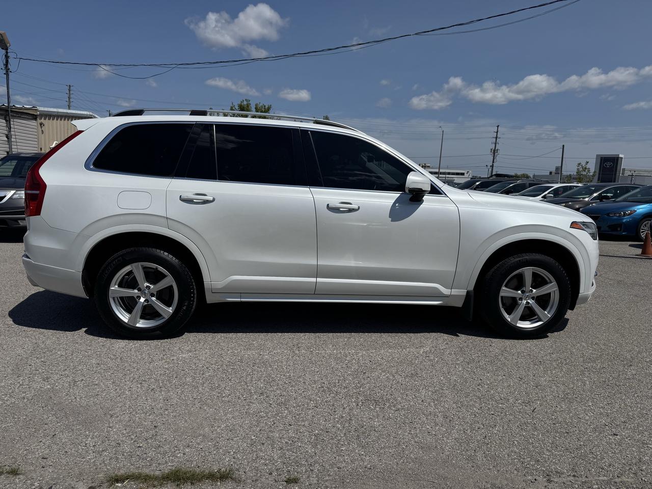 2017 Volvo XC90 T5 Momentum Photo
