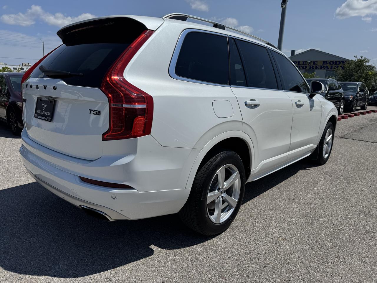 2017 Volvo XC90 T5 Momentum Photo4