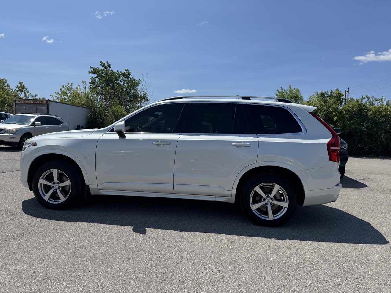 2017 Volvo XC90 T5 Momentum Photo