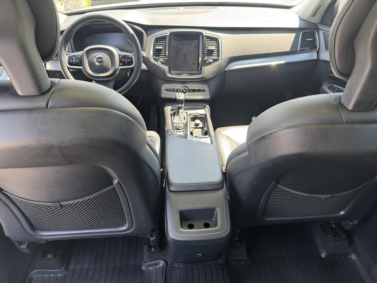 2017 Volvo XC90 T5 Momentum Photo