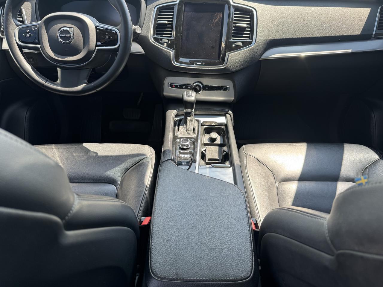 2017 Volvo XC90 T5 Momentum Photo
