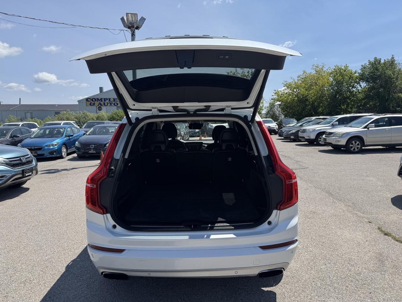 2017 Volvo XC90 T5 Momentum Photo
