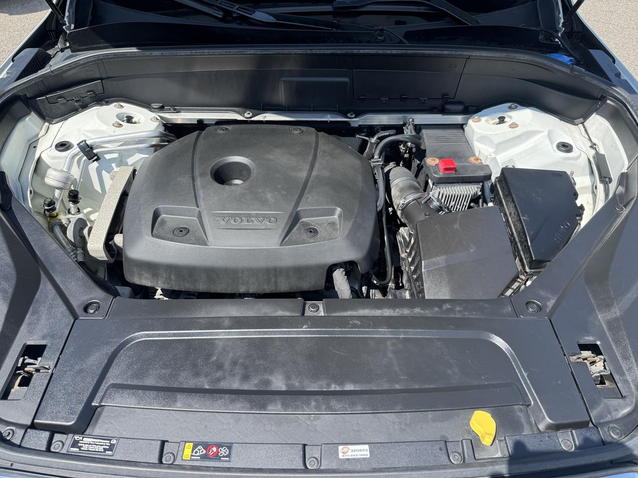 2017 Volvo XC90 T5 Momentum Photo
