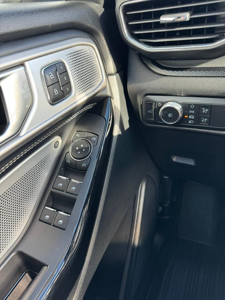 2021 Ford Explorer ST 4WD Photo