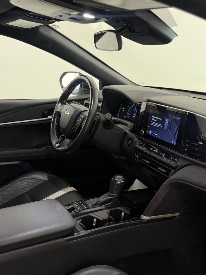 2025 Toyota Camry SE HYBRID | ADAPTIVE CRUISE | CARPLAY | LEATHER Photo