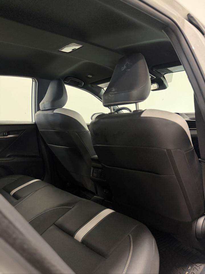 2025 Toyota Camry SE HYBRID | ADAPTIVE CRUISE | CARPLAY | LEATHER Photo