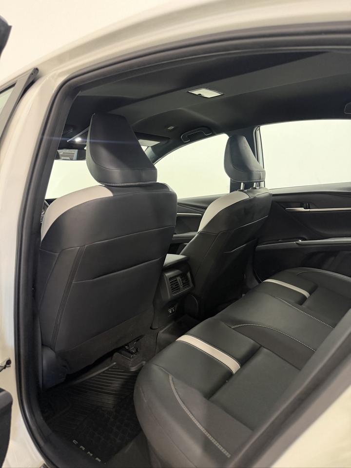 2025 Toyota Camry SE HYBRID | ADAPTIVE CRUISE | CARPLAY | LEATHER Photo