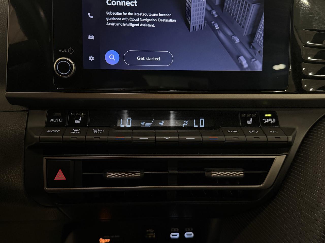 2025 Toyota Camry SE HYBRID | ADAPTIVE CRUISE | CARPLAY | LEATHER Photo