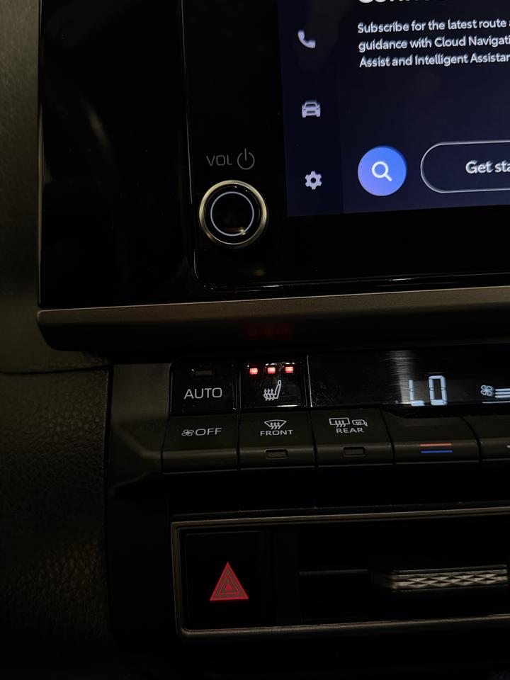2025 Toyota Camry SE HYBRID | ADAPTIVE CRUISE | CARPLAY | LEATHER Photo