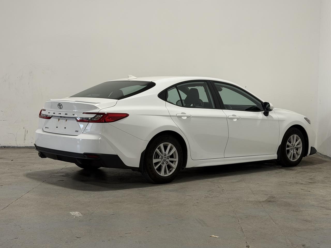 2025 Toyota Camry SE HYBRID | ADAPTIVE CRUISE | CARPLAY | LEATHER Photo3