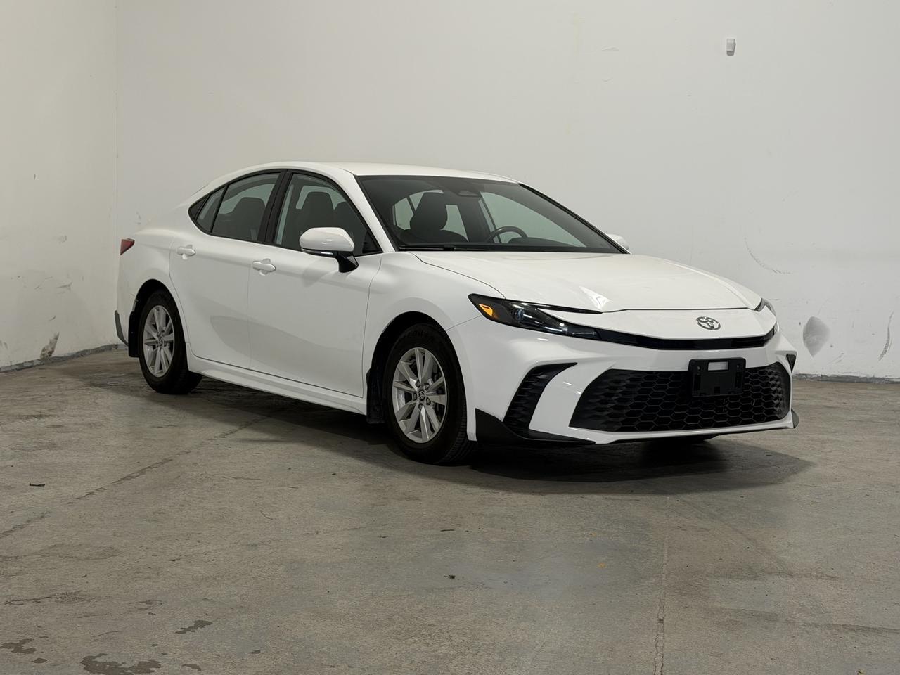 2025 Toyota Camry SE HYBRID | ADAPTIVE CRUISE | CARPLAY | LEATHER Photo2