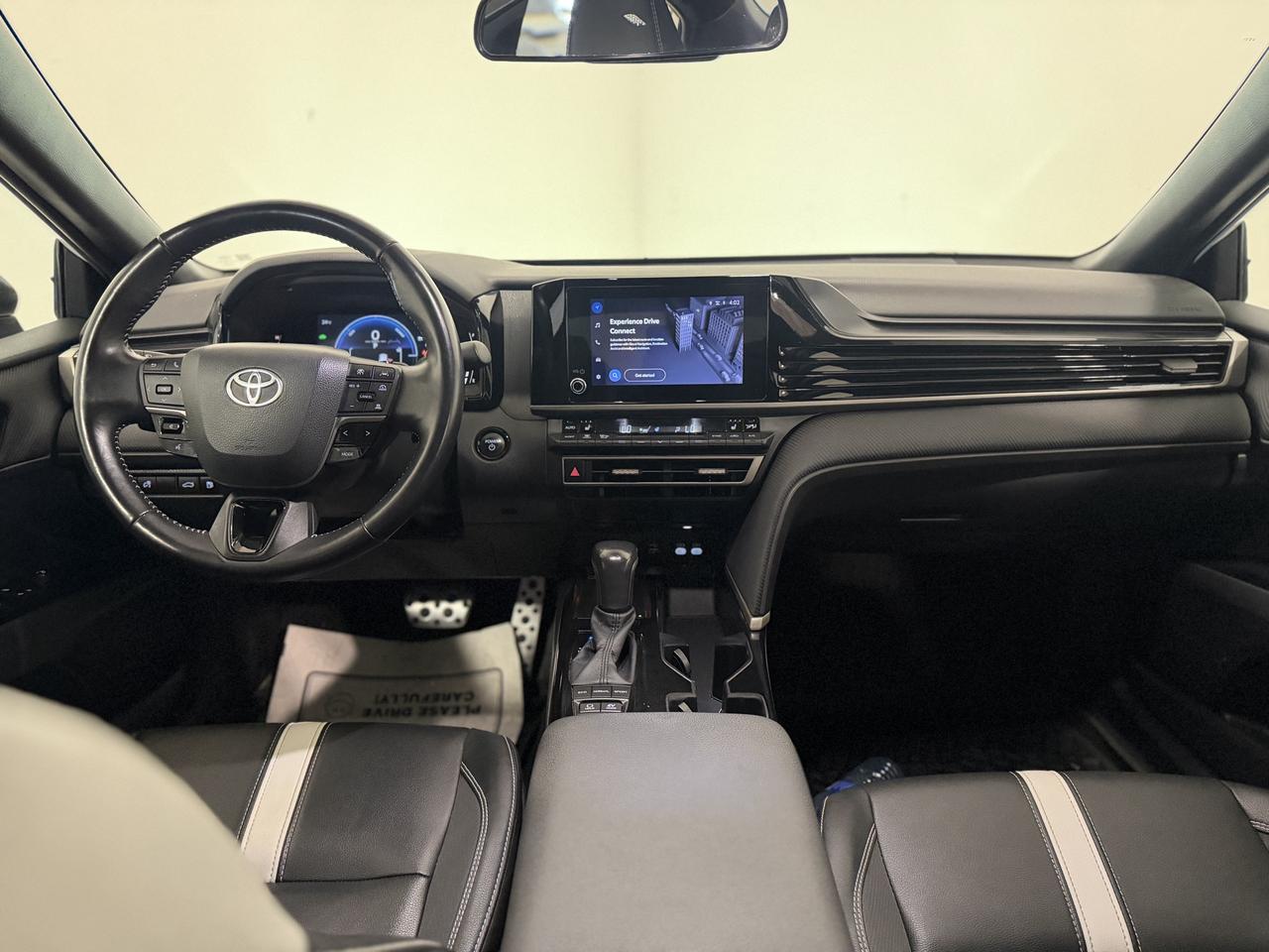 2025 Toyota Camry SE HYBRID | ADAPTIVE CRUISE | CARPLAY | LEATHER Photo