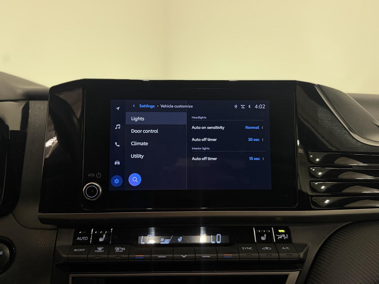 2025 Toyota Camry SE HYBRID | ADAPTIVE CRUISE | CARPLAY | LEATHER Photo