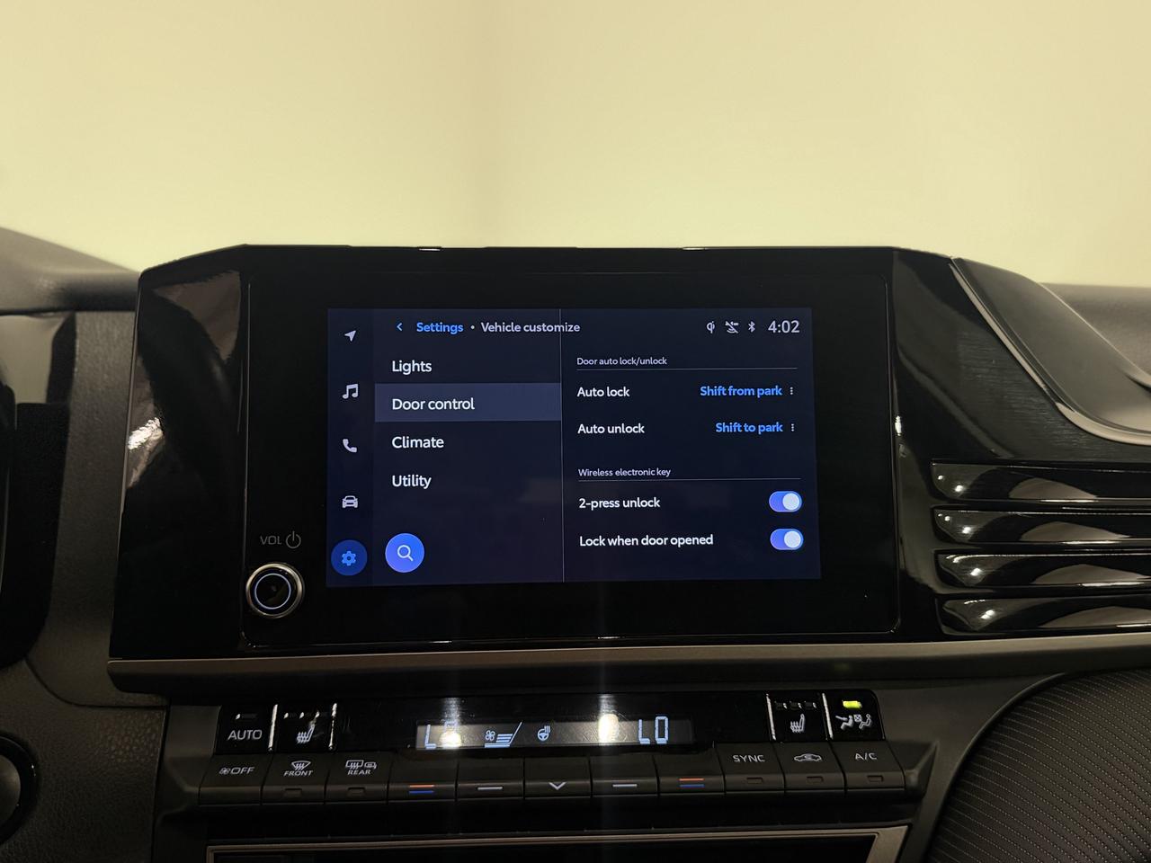 2025 Toyota Camry SE HYBRID | ADAPTIVE CRUISE | CARPLAY | LEATHER Photo
