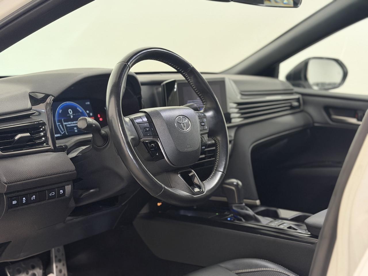 2025 Toyota Camry SE HYBRID | ADAPTIVE CRUISE | CARPLAY | LEATHER Photo