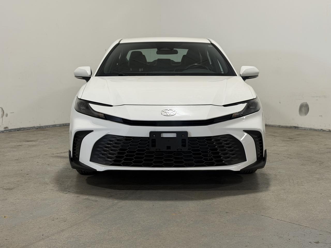 2025 Toyota Camry SE HYBRID | ADAPTIVE CRUISE | CARPLAY | LEATHER Photo1