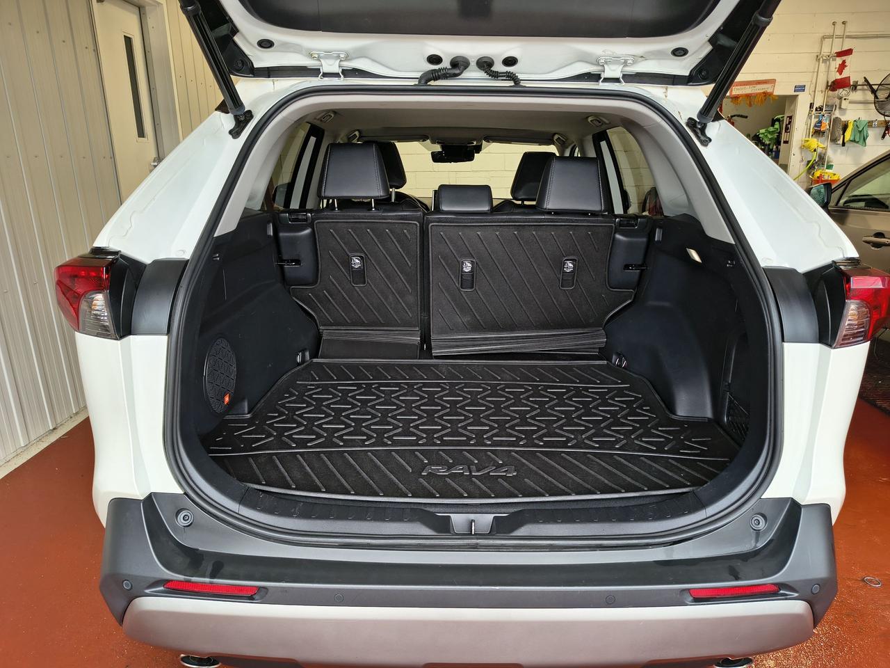 2022 Toyota RAV4 Hybrid Limited Photo
