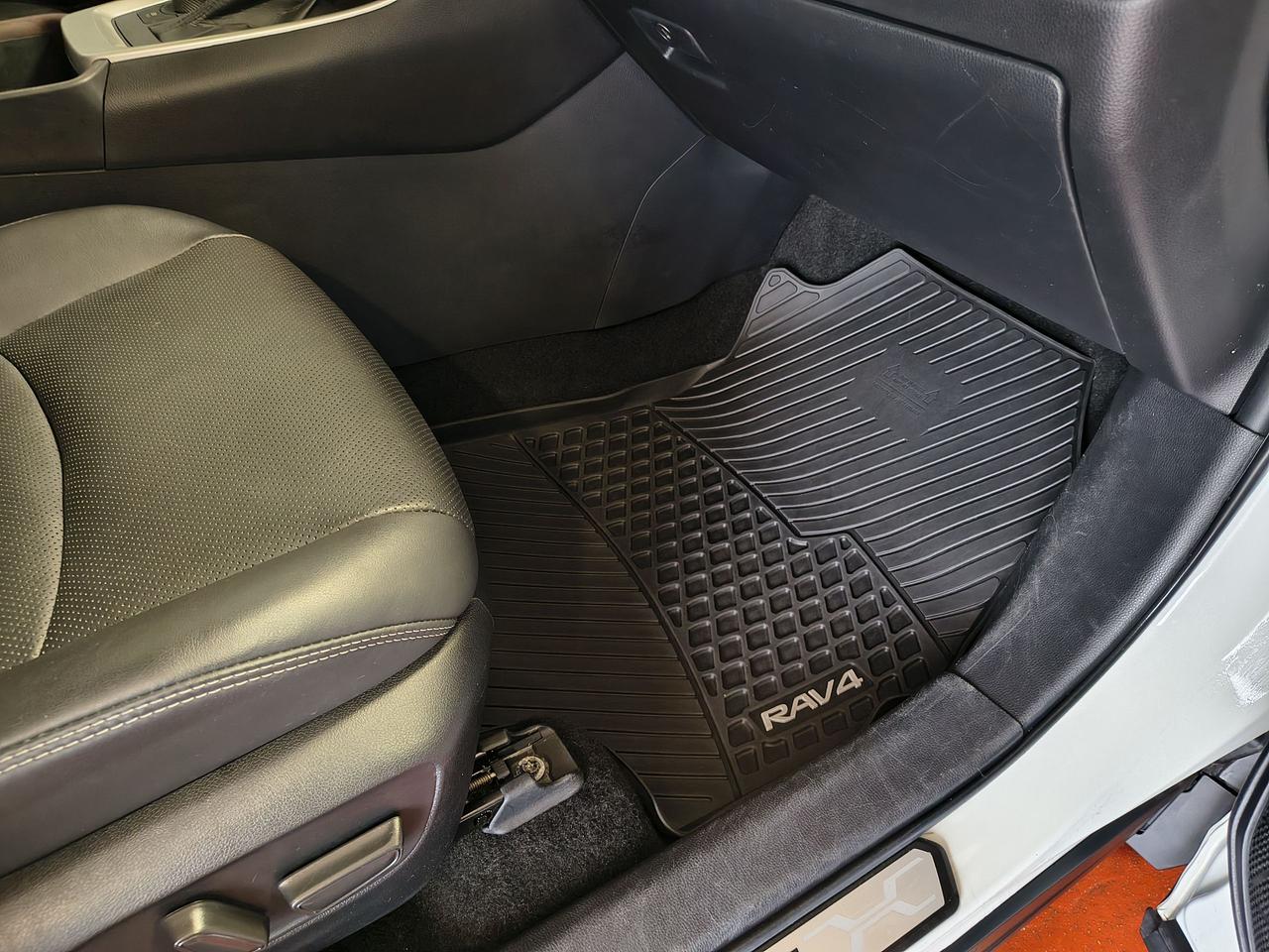 2022 Toyota RAV4 Hybrid Limited Photo0