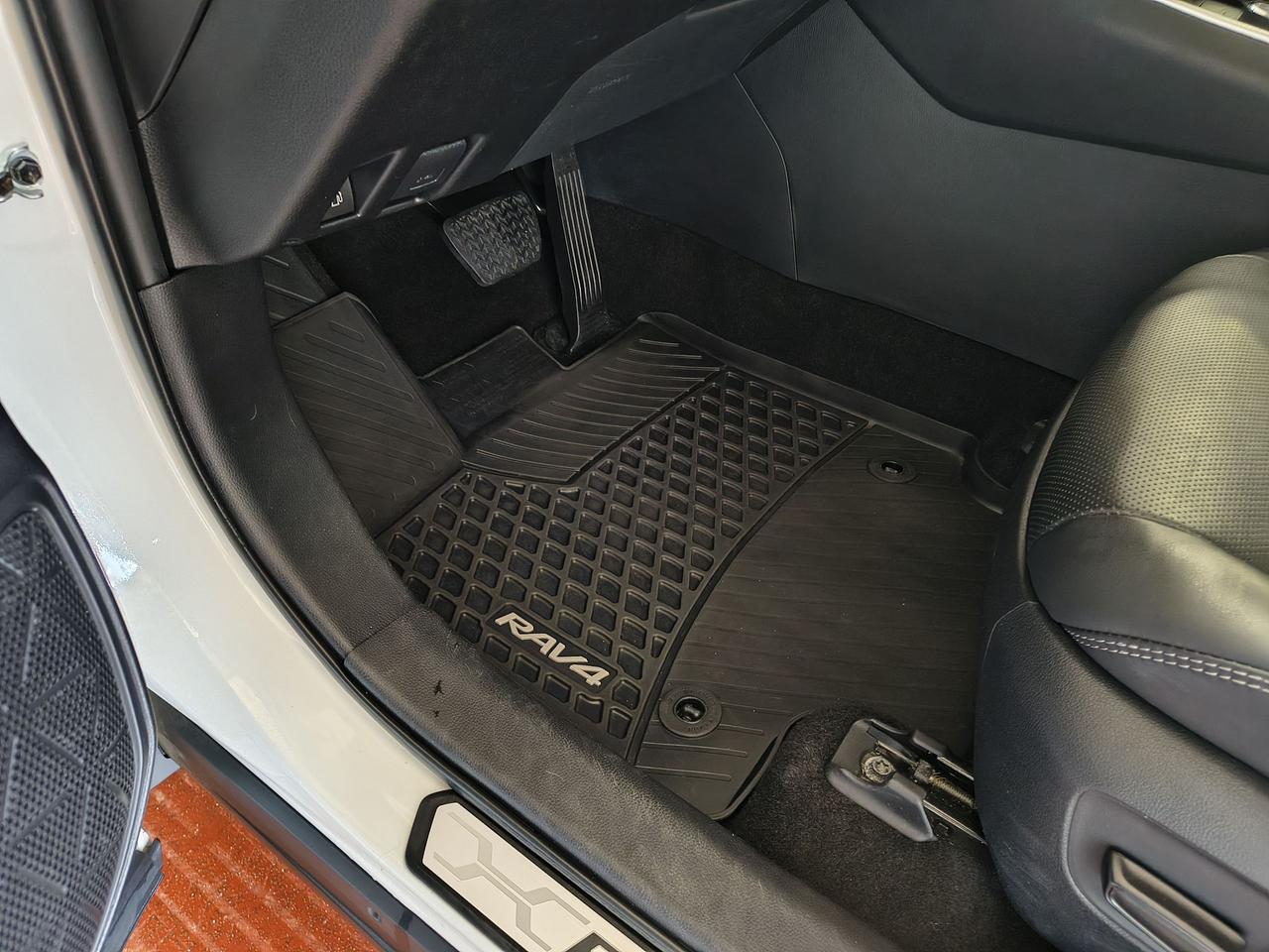 2022 Toyota RAV4 Hybrid Limited Photo0