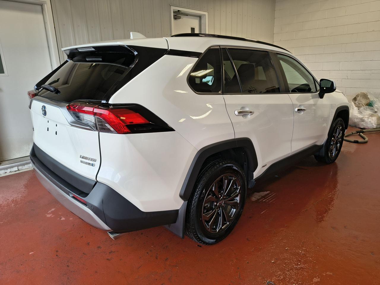 2022 Toyota RAV4 Hybrid Limited Photo0