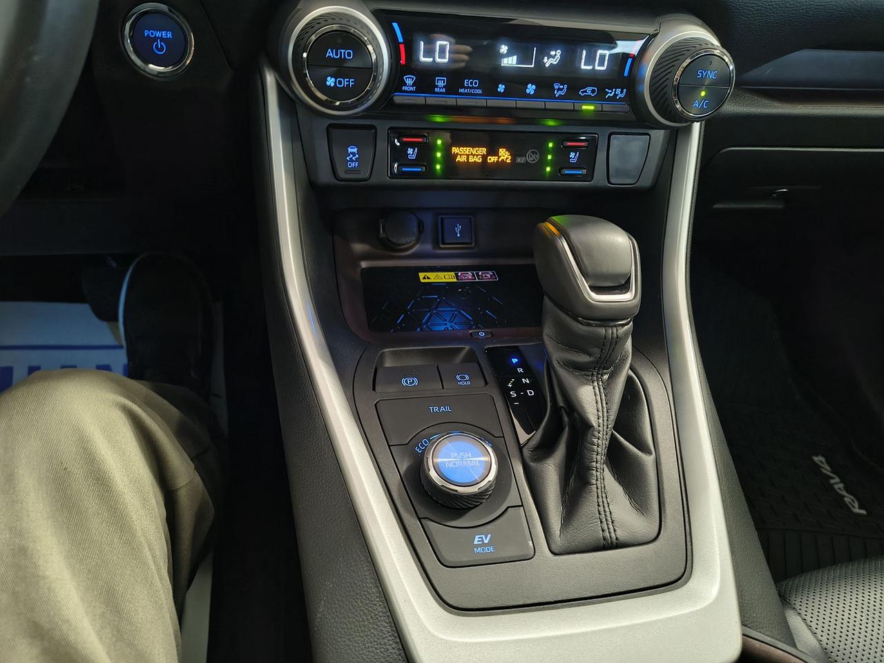 2022 Toyota RAV4 Hybrid Limited Photo0