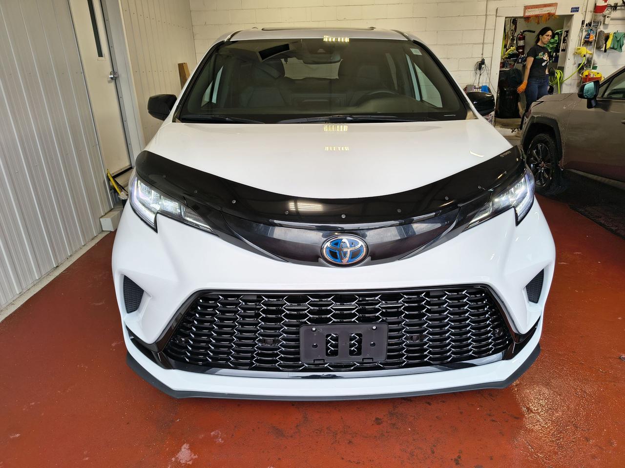 2025 Toyota Sienna XSE Photo