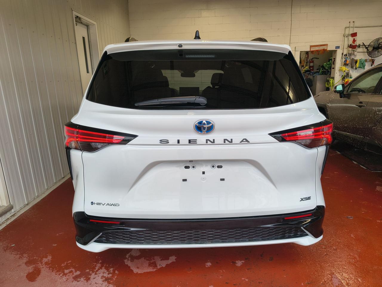 2025 Toyota Sienna XSE Photo0