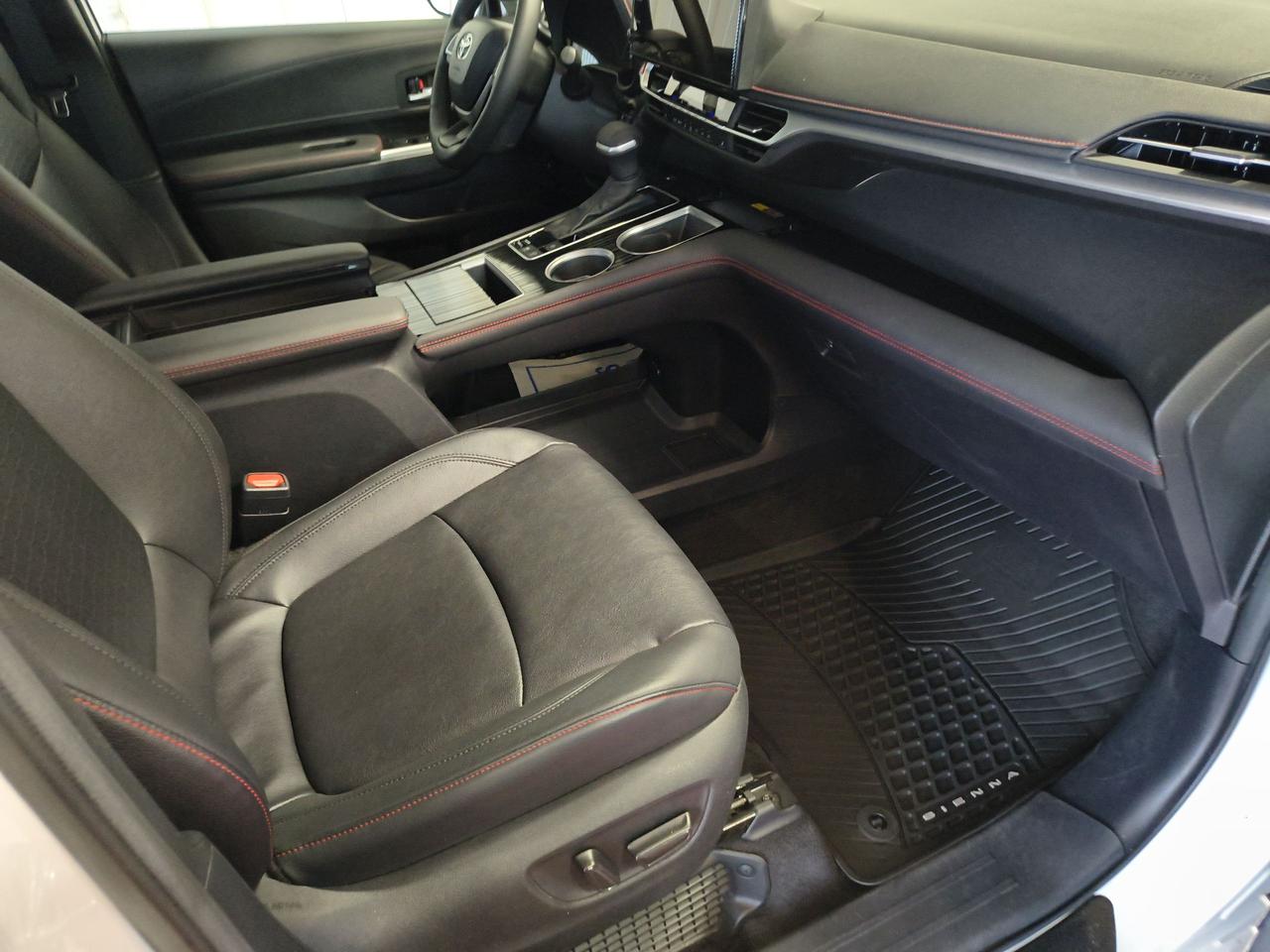 2025 Toyota Sienna XSE Photo0